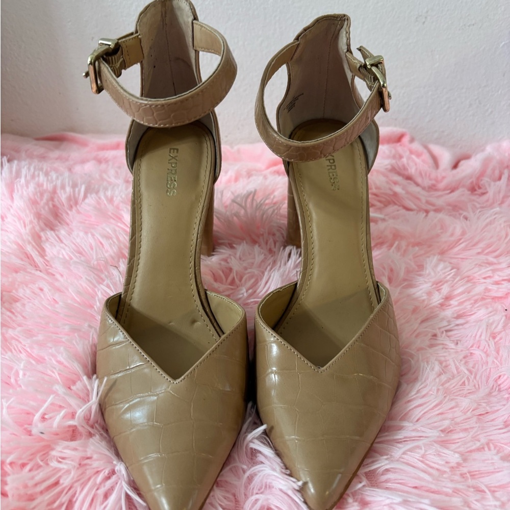 Express Women's Croc-Embossed Tan Heels
